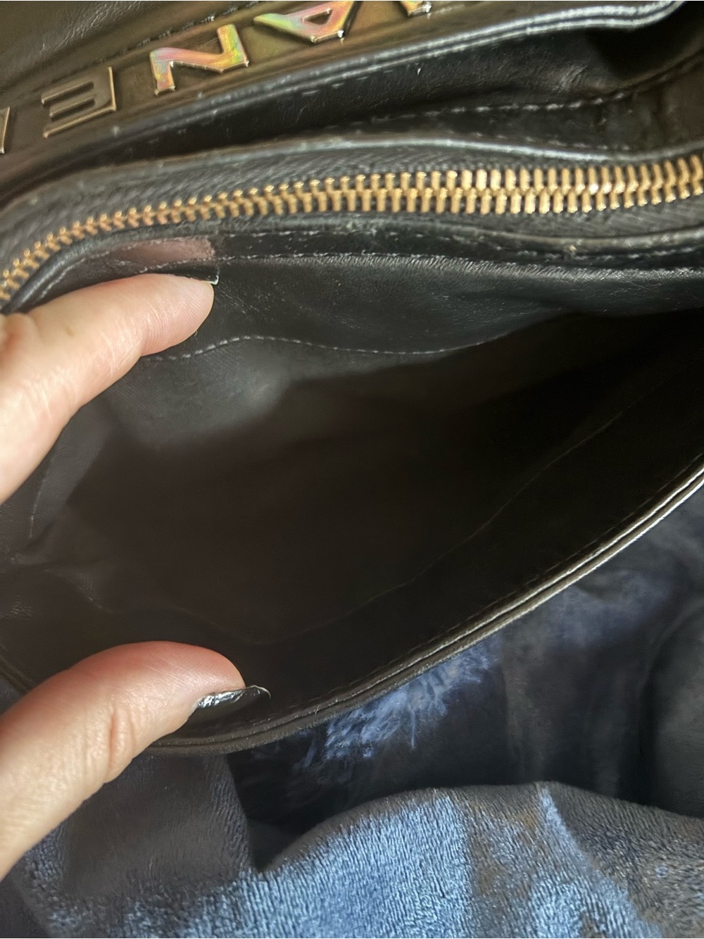 Traded. (Do not buy) Chanel Black Leather Shoulder Bag with Embossed Logo - Picture 9 of 16